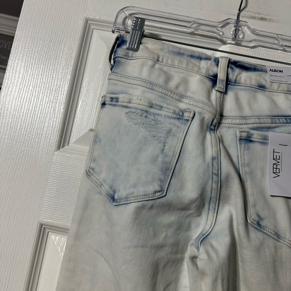 NWT Women's Vervet Alison Flared White Wash Jeans - Picture 10 of 14